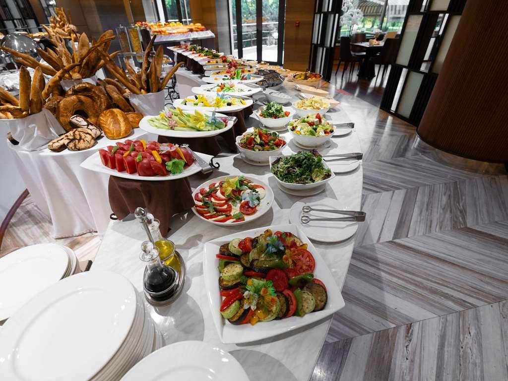 Moevenpick Hotel Taškent Restaurace fotografie
