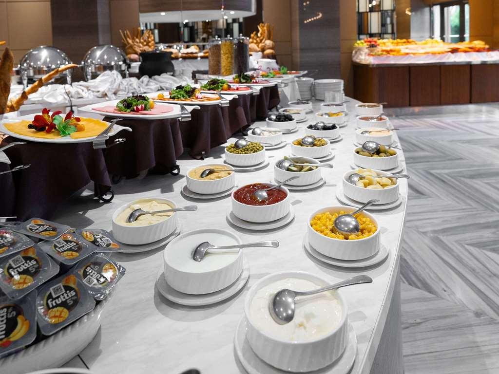 Moevenpick Hotel Taškent Restaurace fotografie